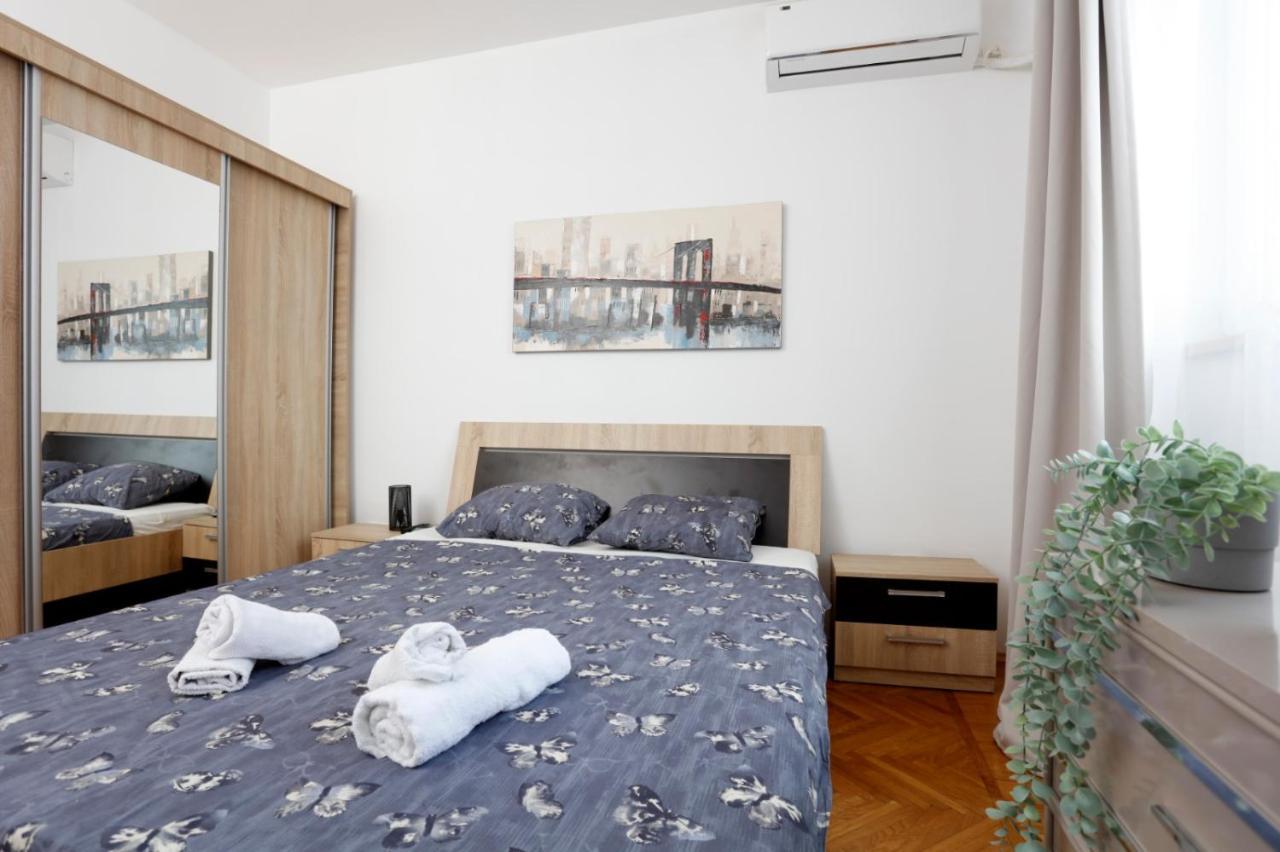 Rico'S 3 Bedroom City Center Apartment Бухарест Екстер'єр фото